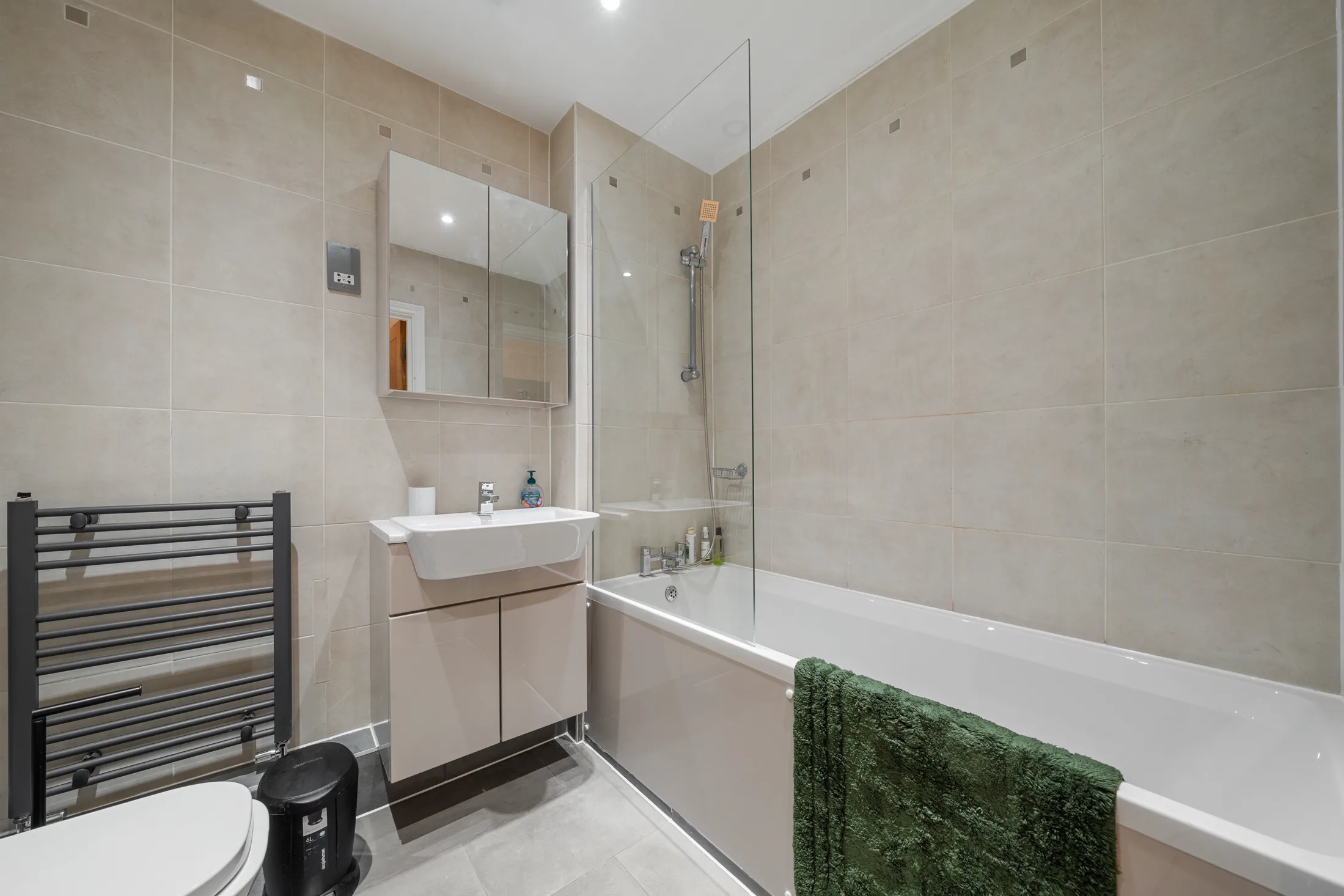 Bathroom with a bath, shower screen and wall-mounted basin