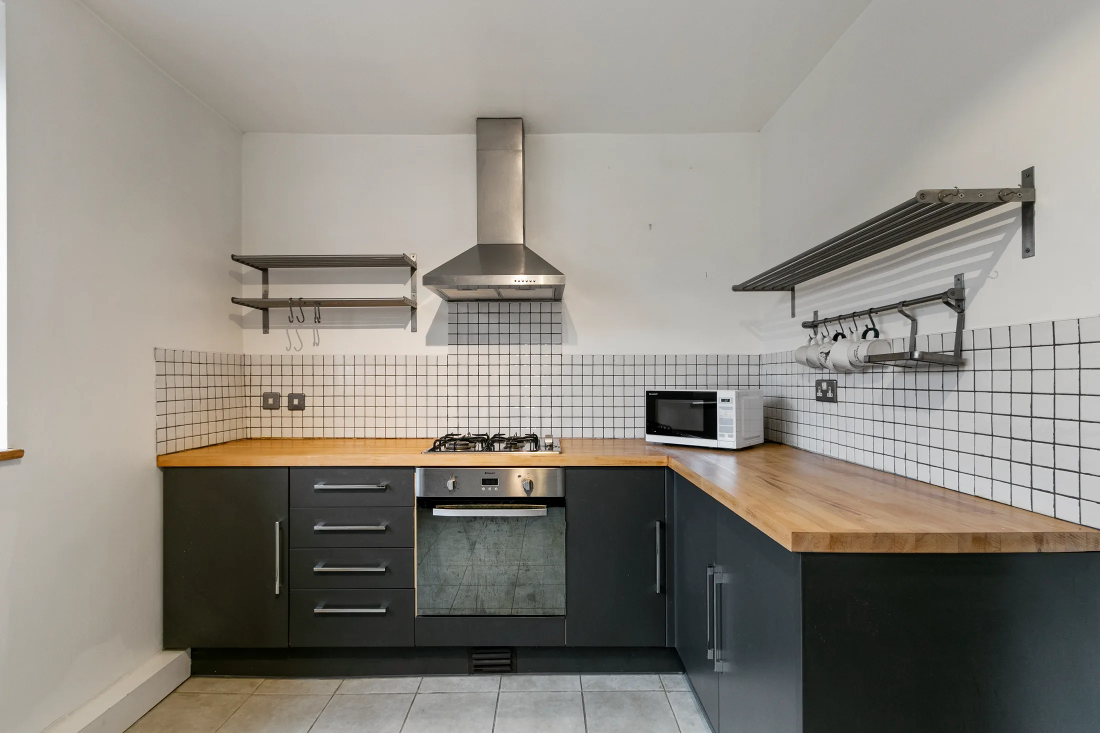 Second view of the fitted kitchen