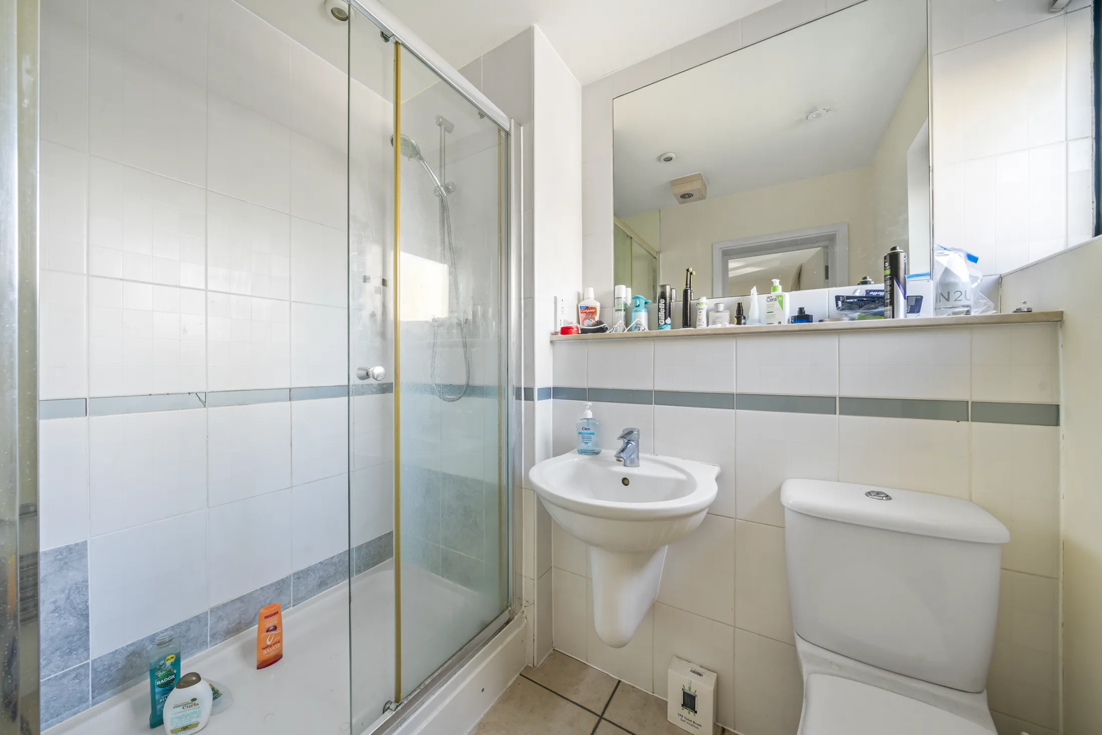 Shower room with a glass enclosure and white sanitaryware